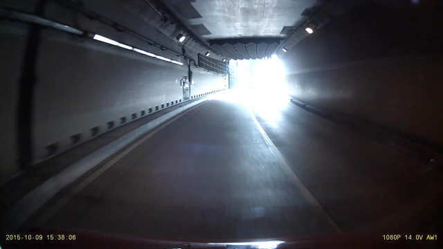 トンネル出口付近の白飛び(N-BOX取り付け)