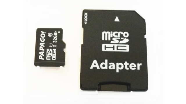 附属のマイクロSDメモリーカード