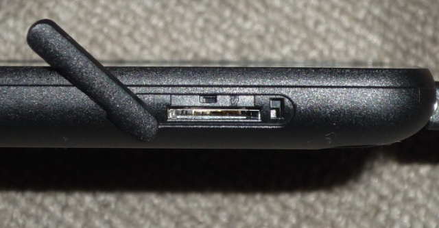 FireタブレットのマイクロSDカード挿入口