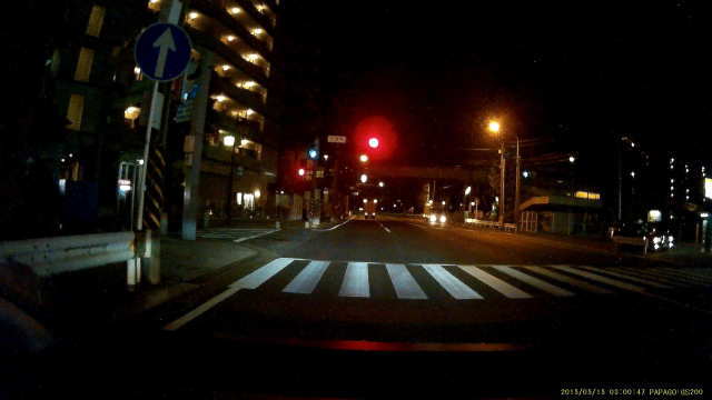 FIT3搭載時の赤信号と街灯の映像（夜間）