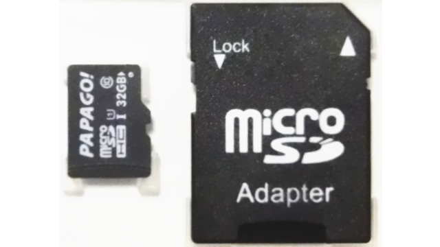 microSDカードとアダプター
