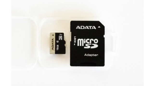 同梱のmicroSDHCメモリーカード16GB